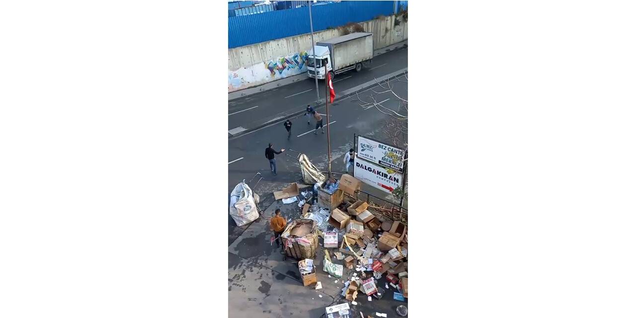 Kağıt toplayıcıları arasındaki "karton" kavgası kamerada