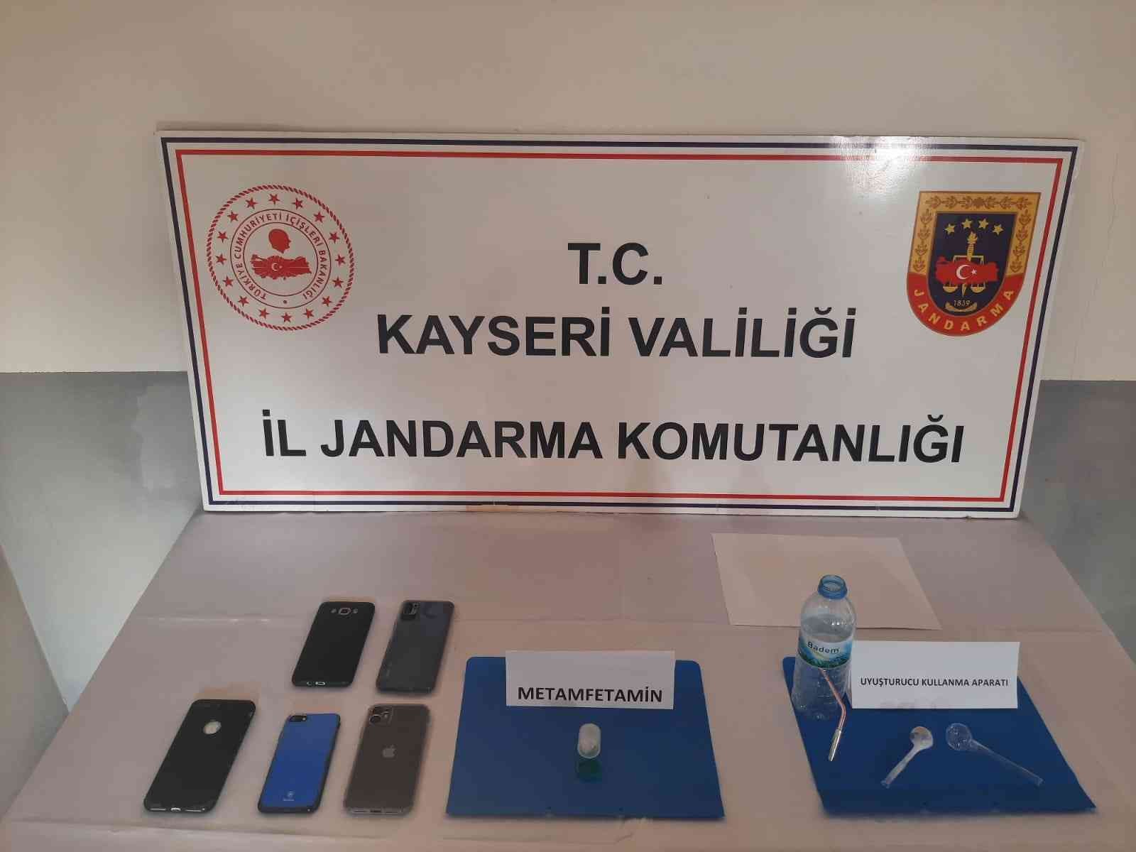 Kayseri'de jandarmadan uyuşturucu tacirlerine operasyon: 5 gözaltı