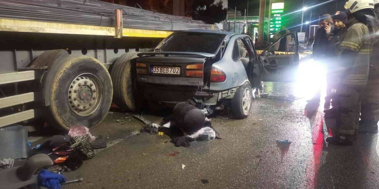 Tıra çarpan otomobil hurdaya döndü: 1 ölü