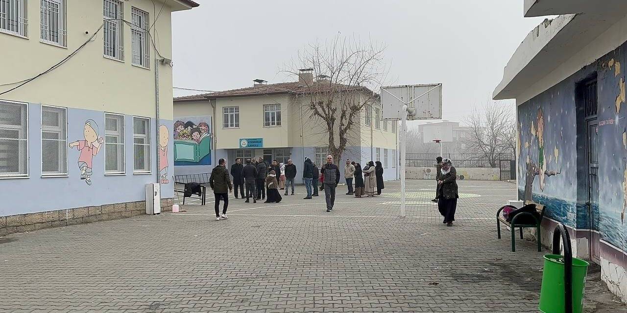 Eski koca dehşet saçtı, okulun önünde kurşun yağdırdı: 1 ölü, 2 yaralı