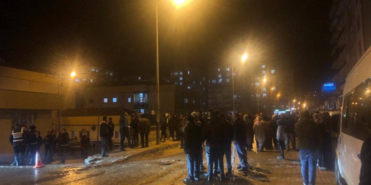 Taziyeden dönen araca çapraz ateş açıldı: 2 ölü, 5 yaralı