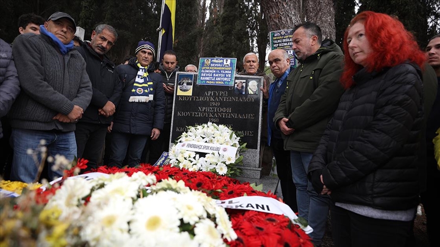 Fenerbahçe'nin efsane oyuncusu Lefter kabri başında anıldı