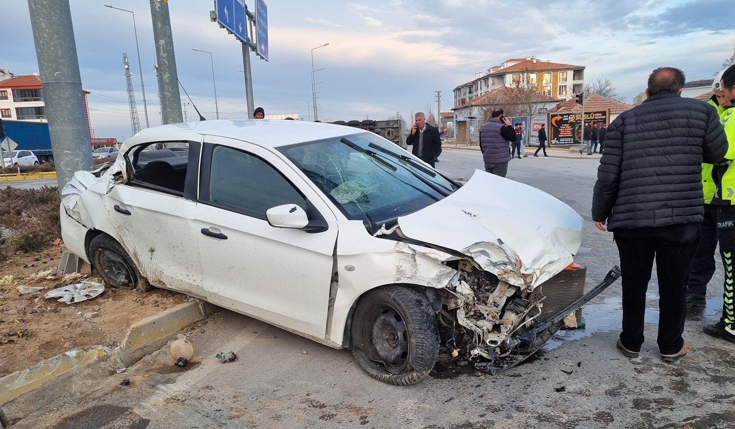 Aksaray-Konya yolunda tır ile otomobil çarpıştı