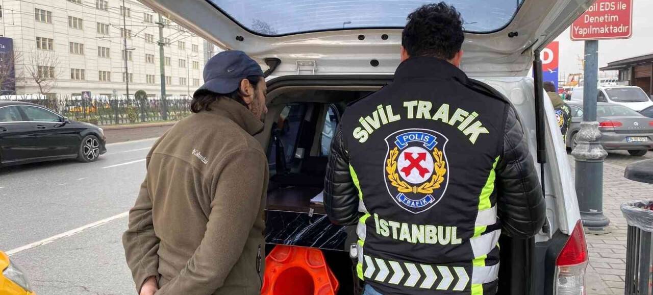 Taksimetre açmayan taksi sürücüsü, sivil polise yakalandı