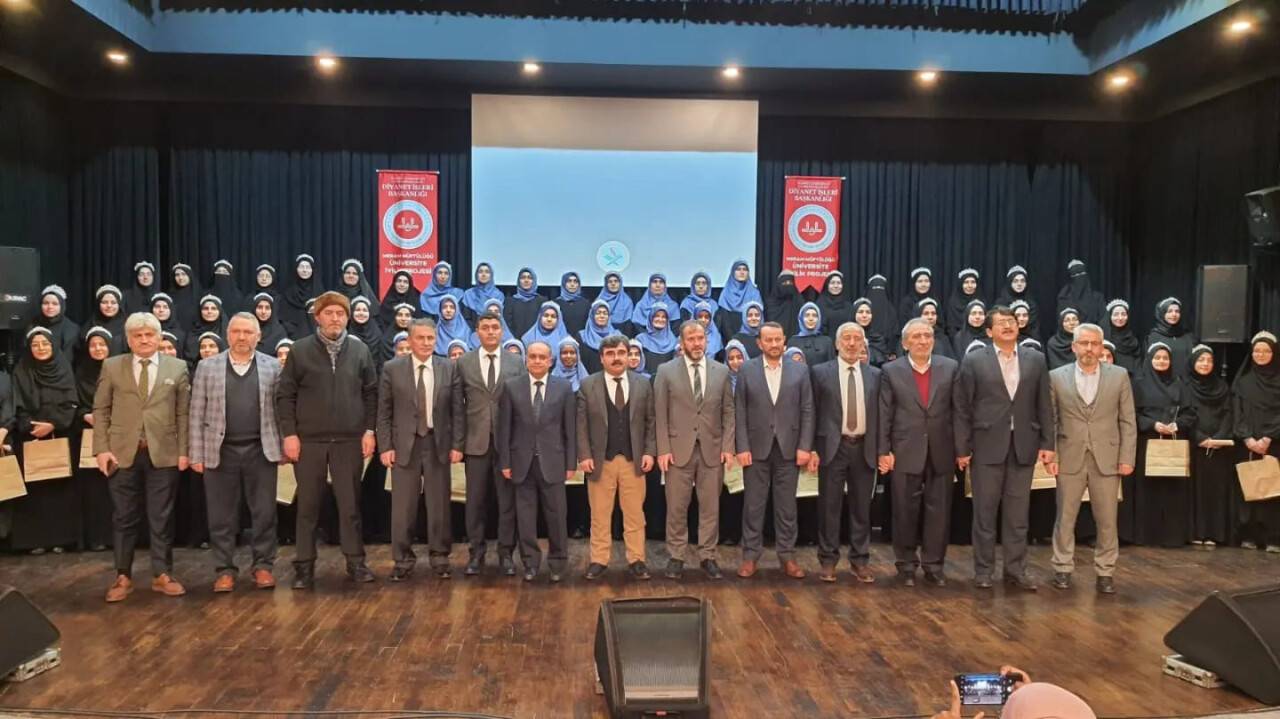 Kız Kur’an Kurslarında icazet töreni düzenlendi