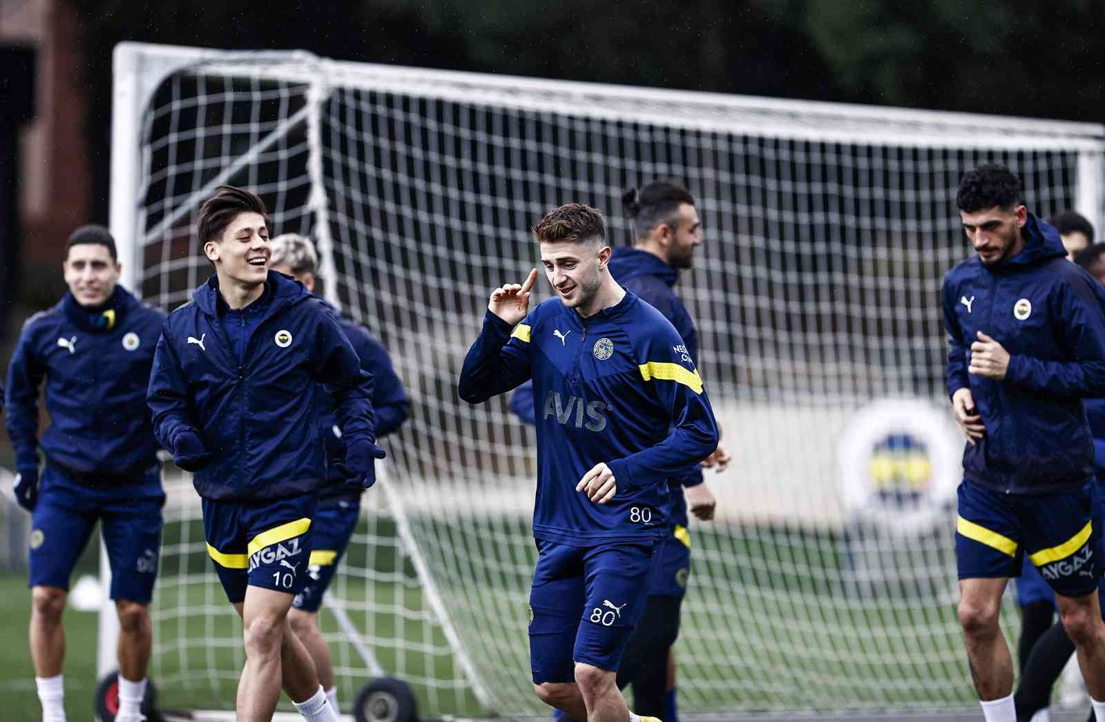 Fenerbahçe'de  Çaykur Rizespor maçı hazırlıkları sürüyor