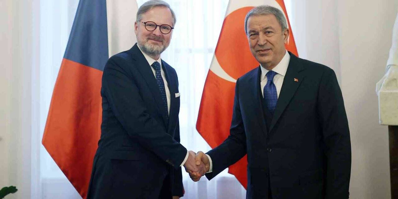 Bakan Akar, Çekya Başbakanı Fiala ile bir araya geldi