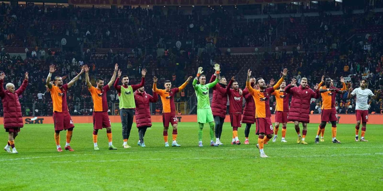 Galatasaray ligin ilk yarısını birçok alanda zirvede tamamladı