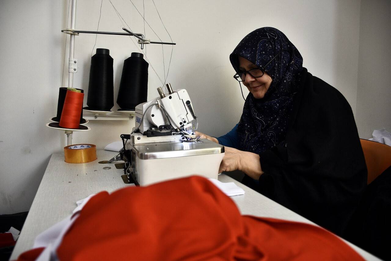 Konyalı kadınlardan yatılı öğrencilere eşofman