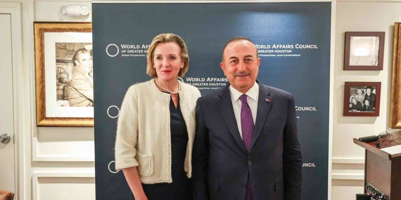 Dışişleri Bakanı Çavuşoğlu, Houston Başkonsolosluğu’nda vatandaşlarla bir araya geldi