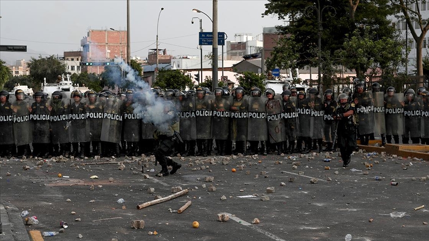 Peru'da eylemciler , ülkenin en büyük ikinci havaalanına zorla girmeye çalıştı