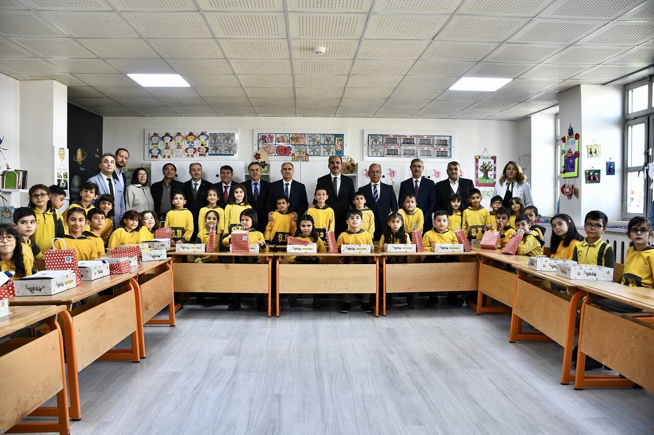 Konya'da 496 bin öğrenci karne sevinci ve heyecanı yaşadı