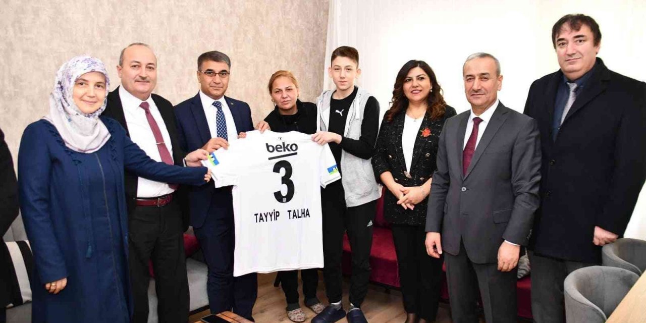 Beşiktaşlı Tayyip Talha’dan sürpriz karne hediyesi