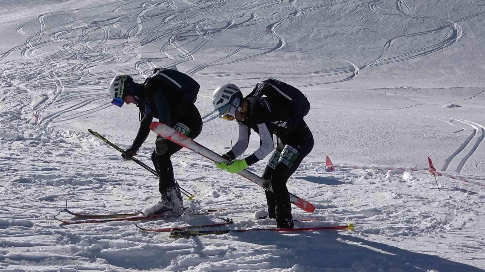 Gençler ve Büyükler Dağ Kayağı Türkiye Şampiyonası  yapıldı