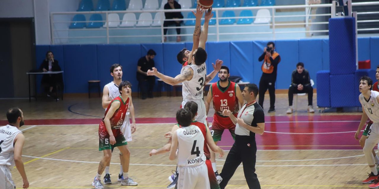 Konya Büyükşehir’in dev adamları haftayı mağlubiyetle kapattı