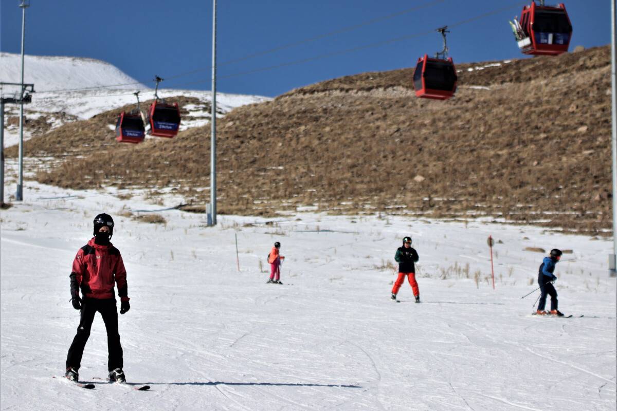 Erciyes'te "Kar Fırtınaları Projesi" ile geleceğin kayakçıları yetiştiriliyor