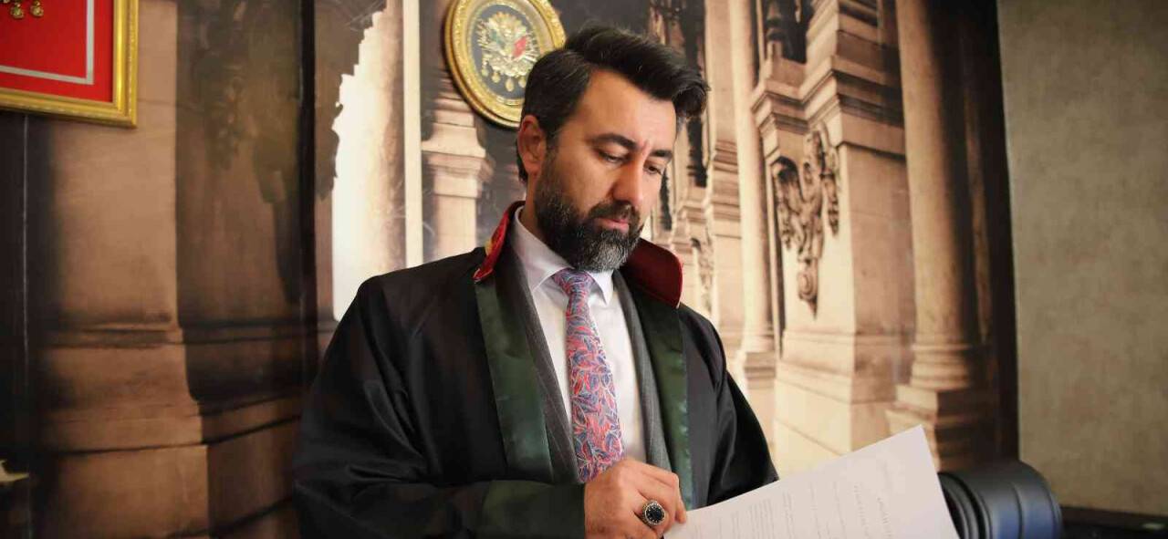 İsveç’te Kur’an-ı Kerim yakan siyasetçiye Türk avukattan suç duyurusu