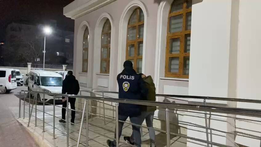 Ailesi kayıp olarak ararken o 2 aracı soydu!