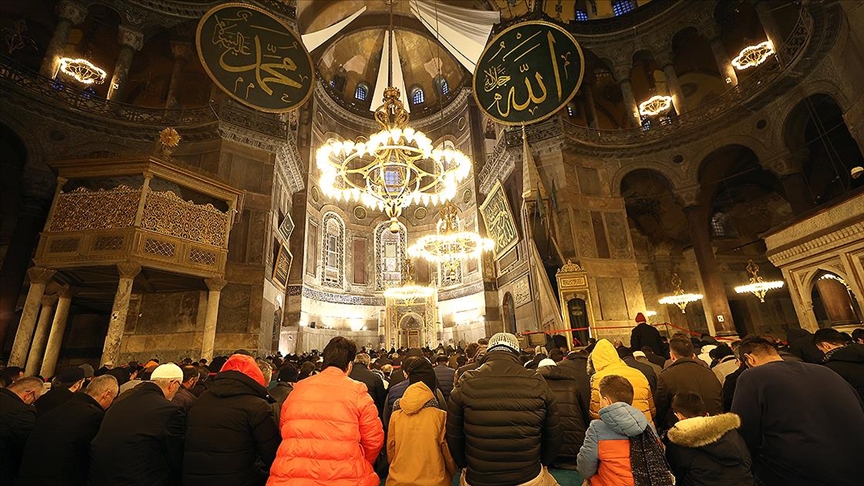 Regaip Kandili Türkiye genelinde dualarla idrak edildi
