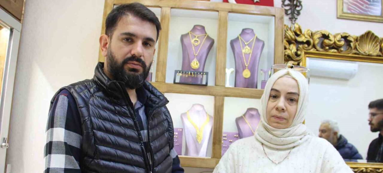 Kuyumcu, kuyumcu tarafından soyuldu