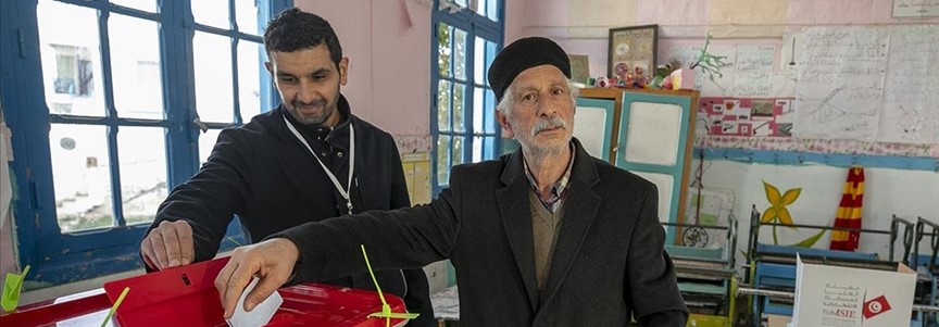 Tunus’ta erken genel seçimlerin ikinci turunda oy verme  başladı