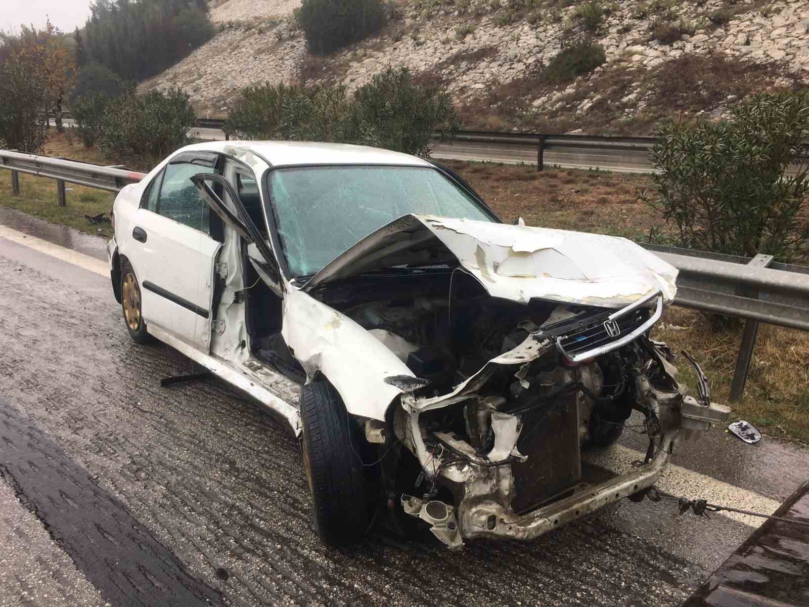 Tır ile otomobil çarpıştı: 7 yaralı