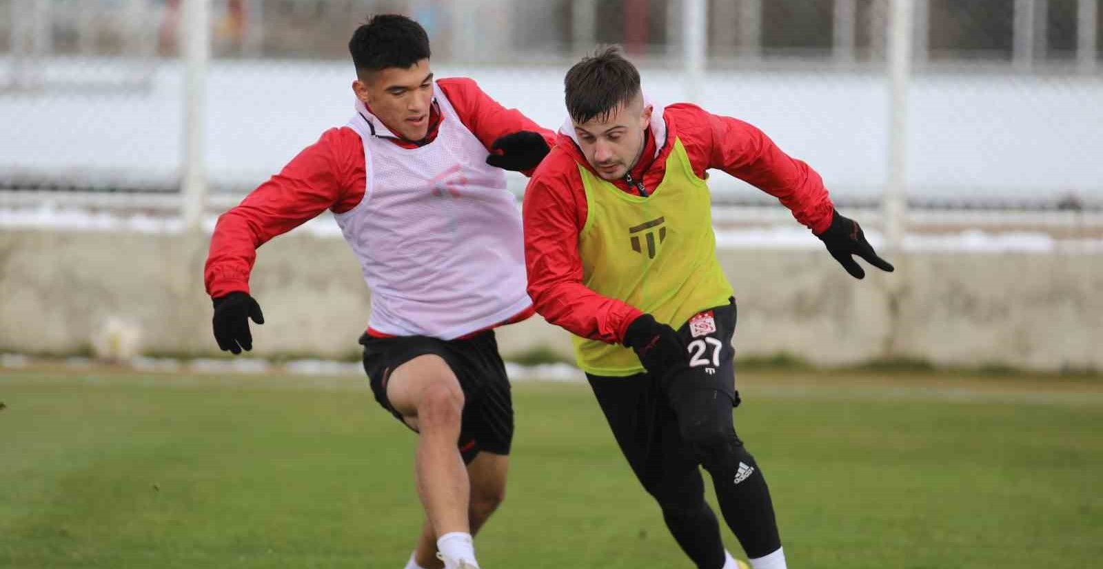 Sivassporun yeni transferi Saiz ilk idmana çıktı