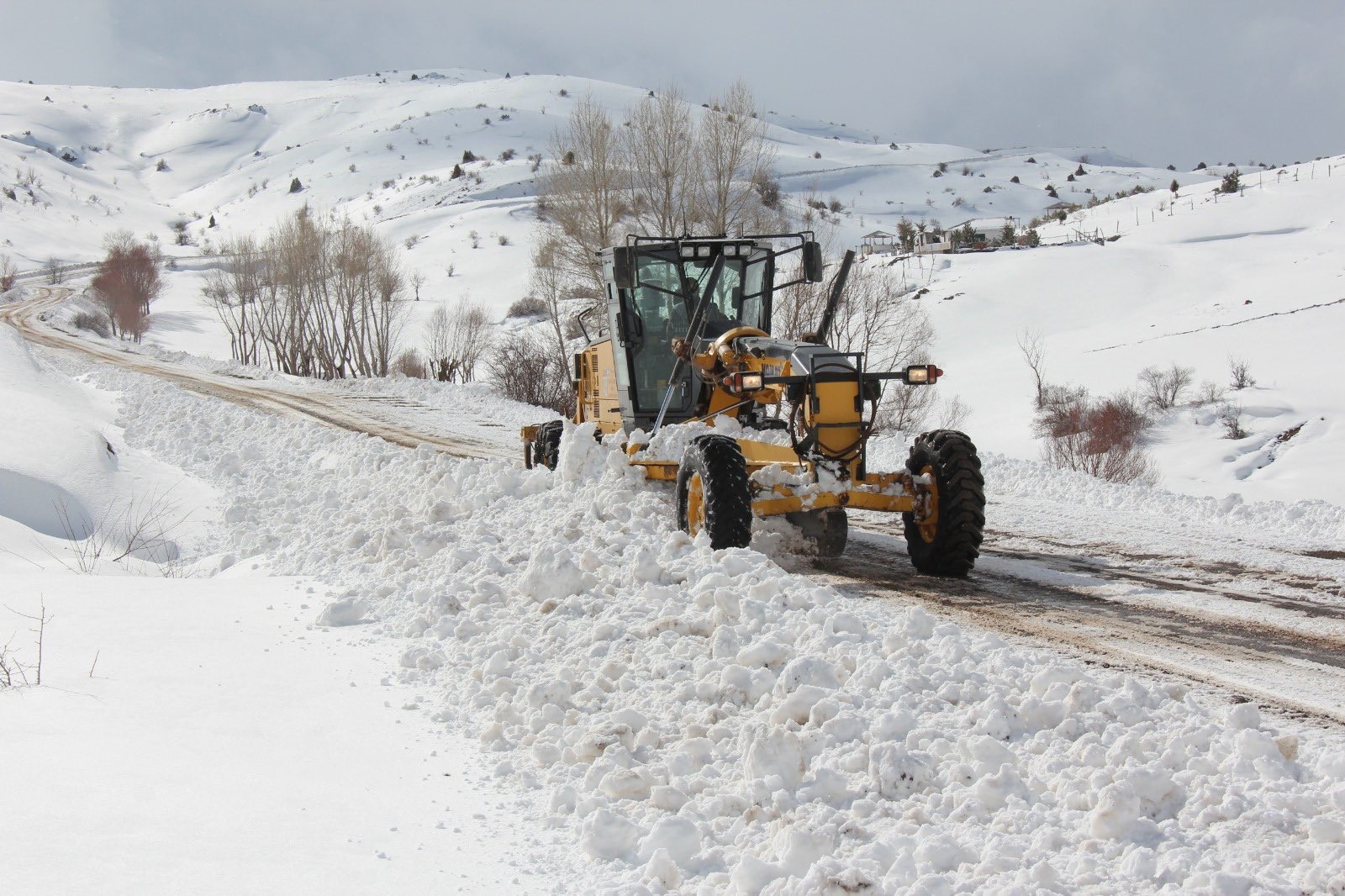 Erzincan’da kar ve tipiden dolayı 150 köy yolu  kapandı