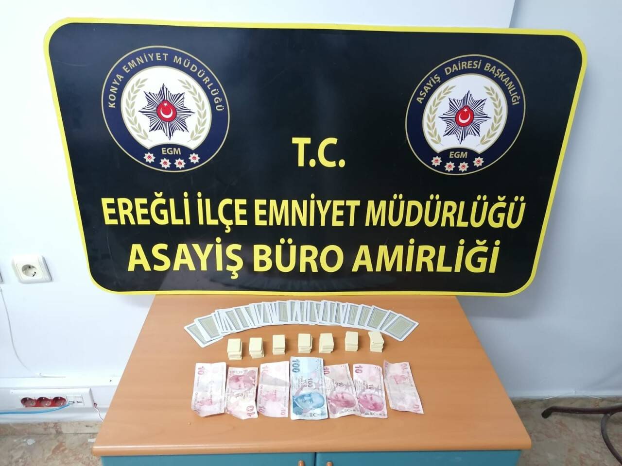 Konya'da kahvehaneye kumar operasyonu! 8 kişiye idari para cezası