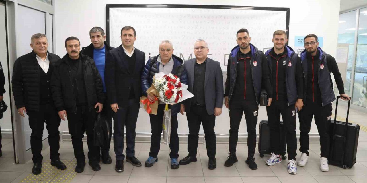 Sivasspor kafilesi 5 eksikle Alanya’da