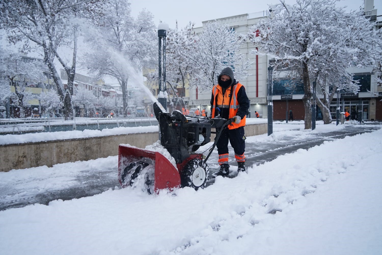 Konya Belediyesi 31 ilçede kar ve buzlanma için görevde