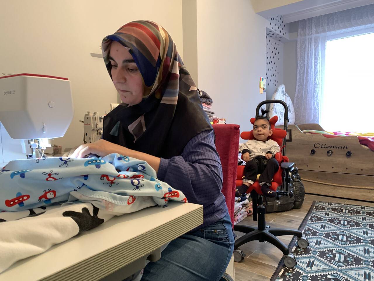 Hasta oğlu için diktiği özel kıyafetler ona iş kapısı oldu