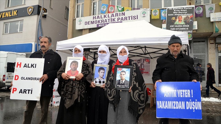 Muşlu aileler çocukları için HDP önündeki eylemlerini sürdürdü
