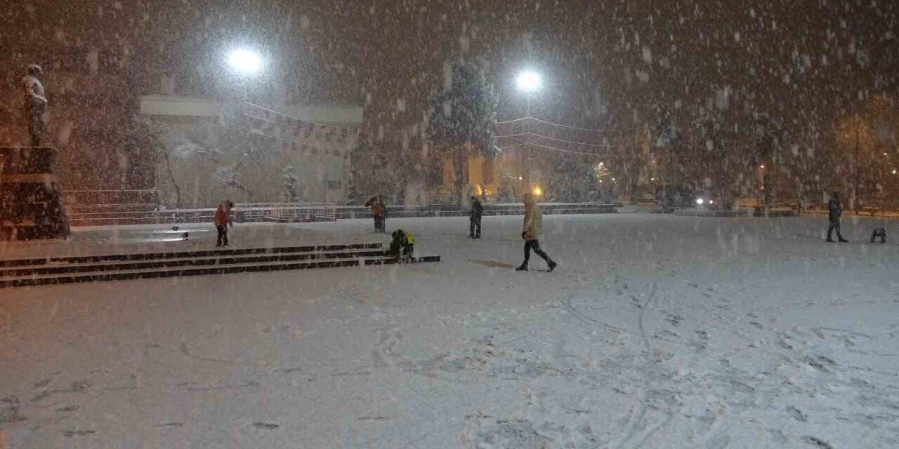 Malatya’ya lapa lapa kar yağdı