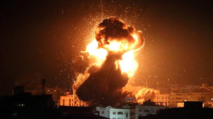 İsrail, Gazze'yi vurdu