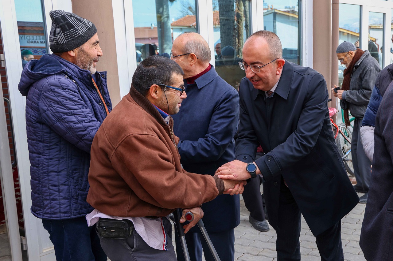 Başkan Kavuş ve Milletvekili Sorgun cuma namazı sonrası vatandaşlarla buluştu