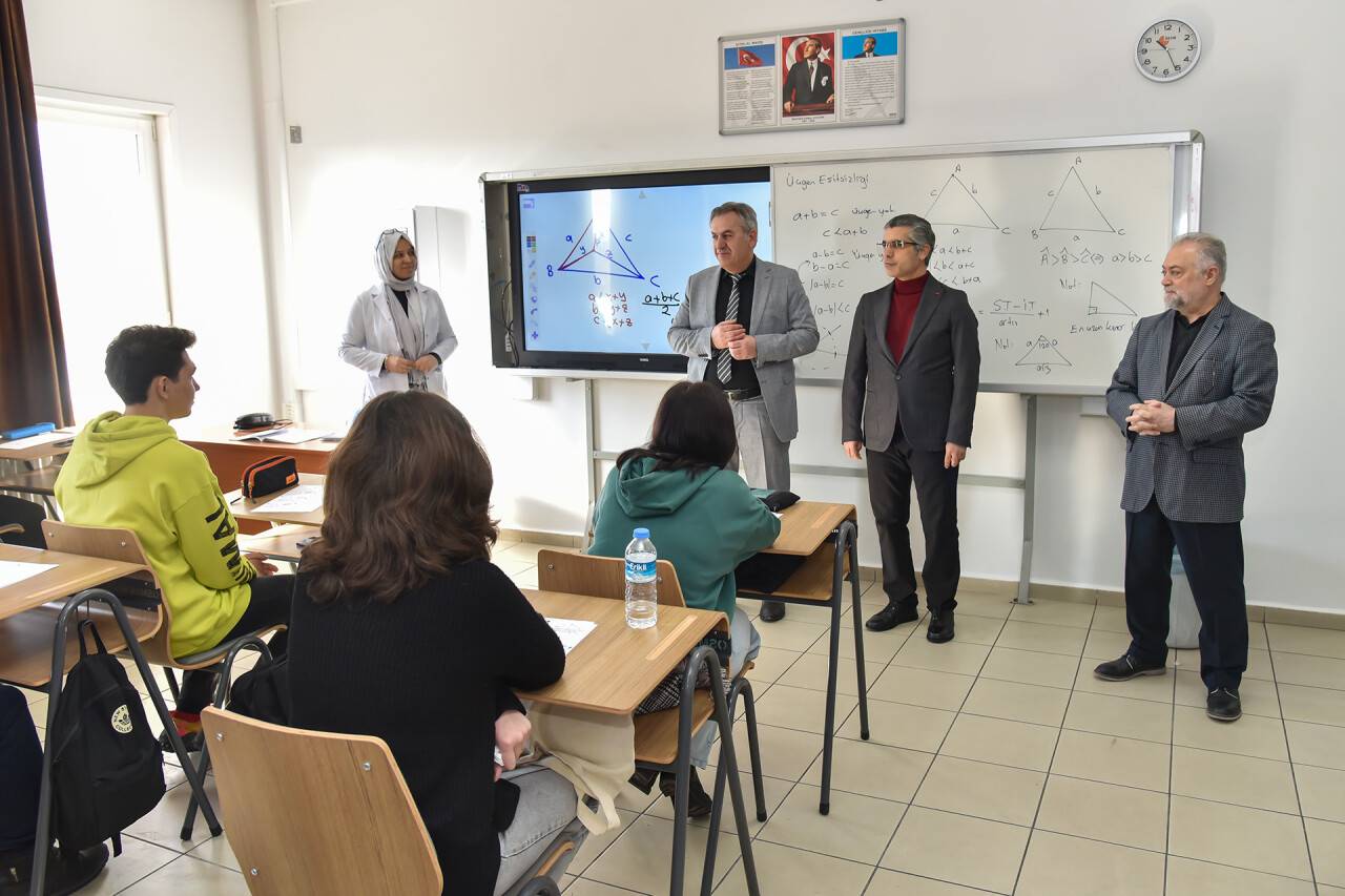 Murat Yiğit, Selçuklu'da okulları ziyaret etti