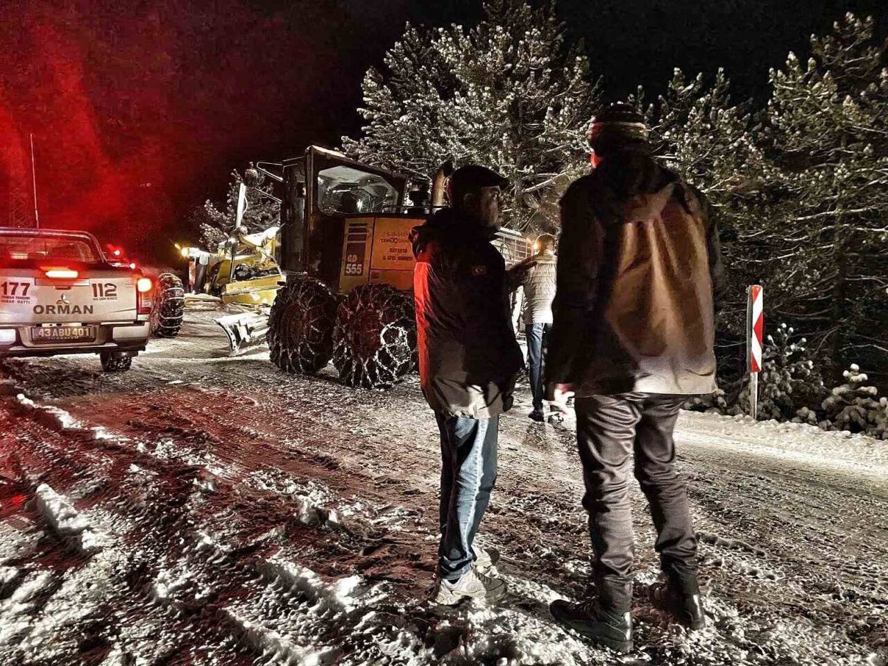 Mahsur kalan öğrencileri orman ekipleri kurtardı