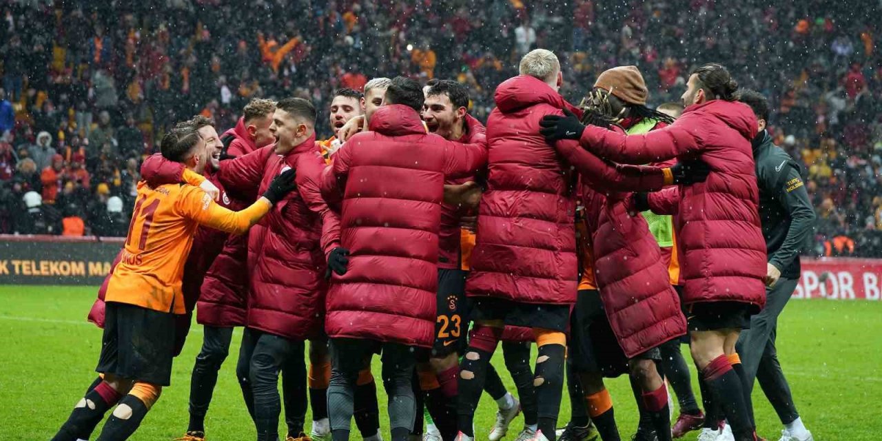 Galatasaray üst üste 15. galibiyetini aldı