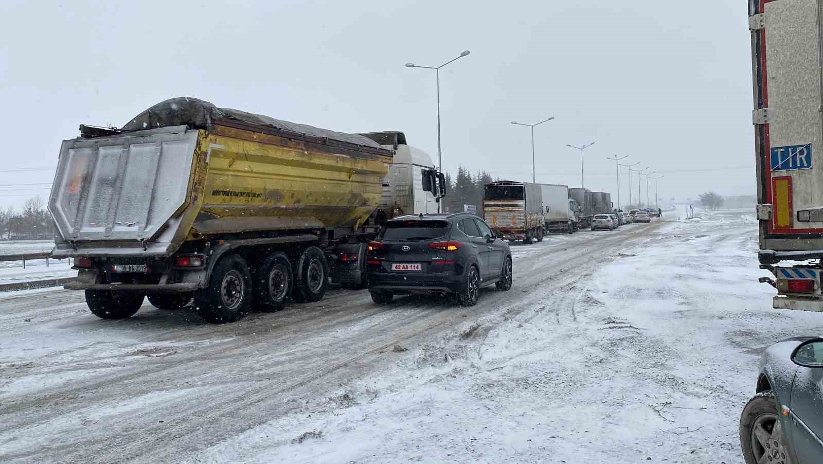 Konya-Kulu Karayolu trafiğe kapandı