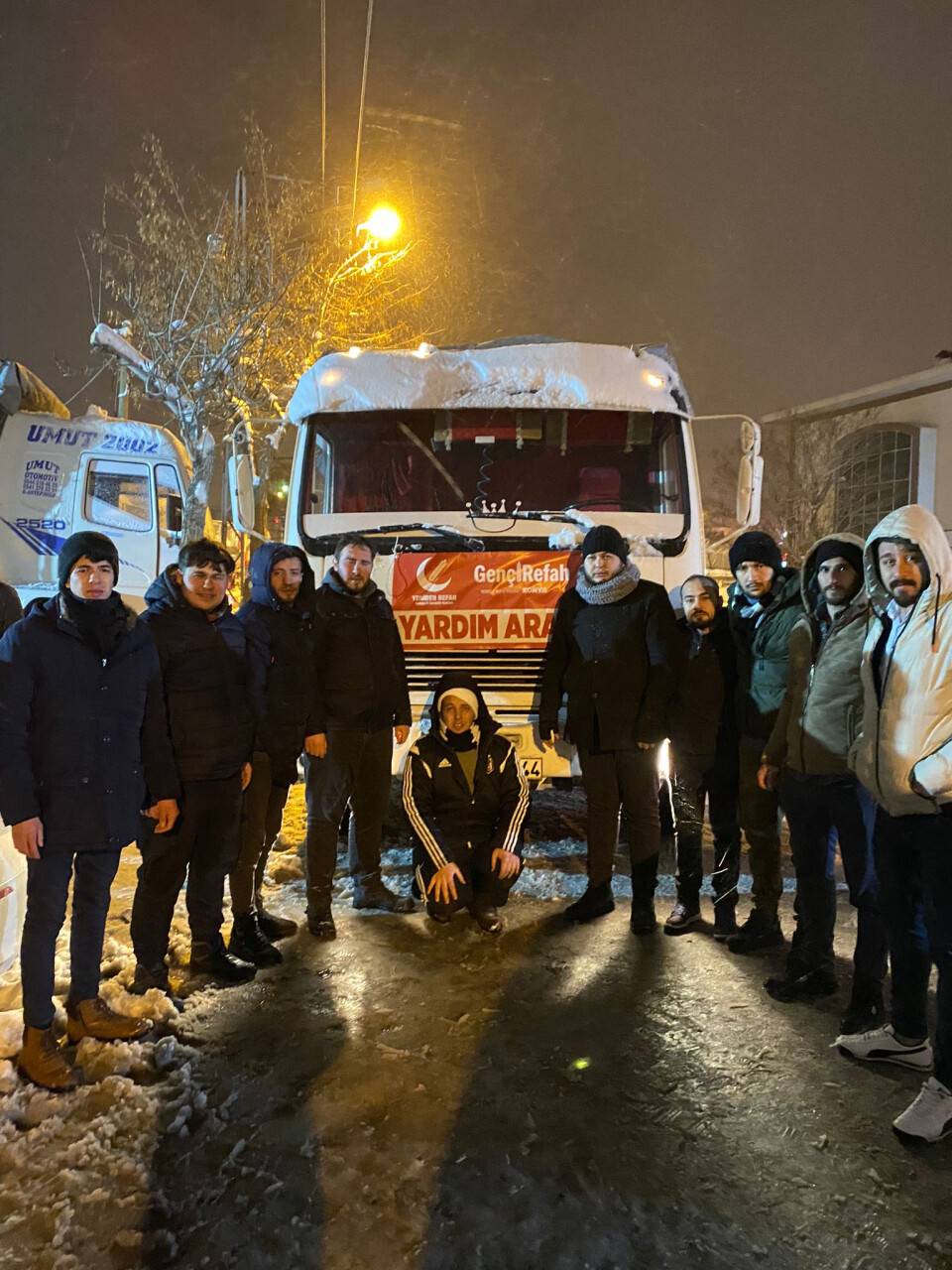 Yeniden Refah Gençlik Kolları’ndan deprem bölgesine yardım