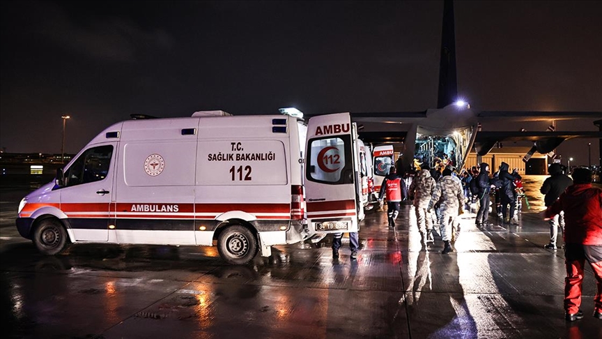 Depremde yaralanan vatandaşların tedavileri İstanbul'da sürüyor