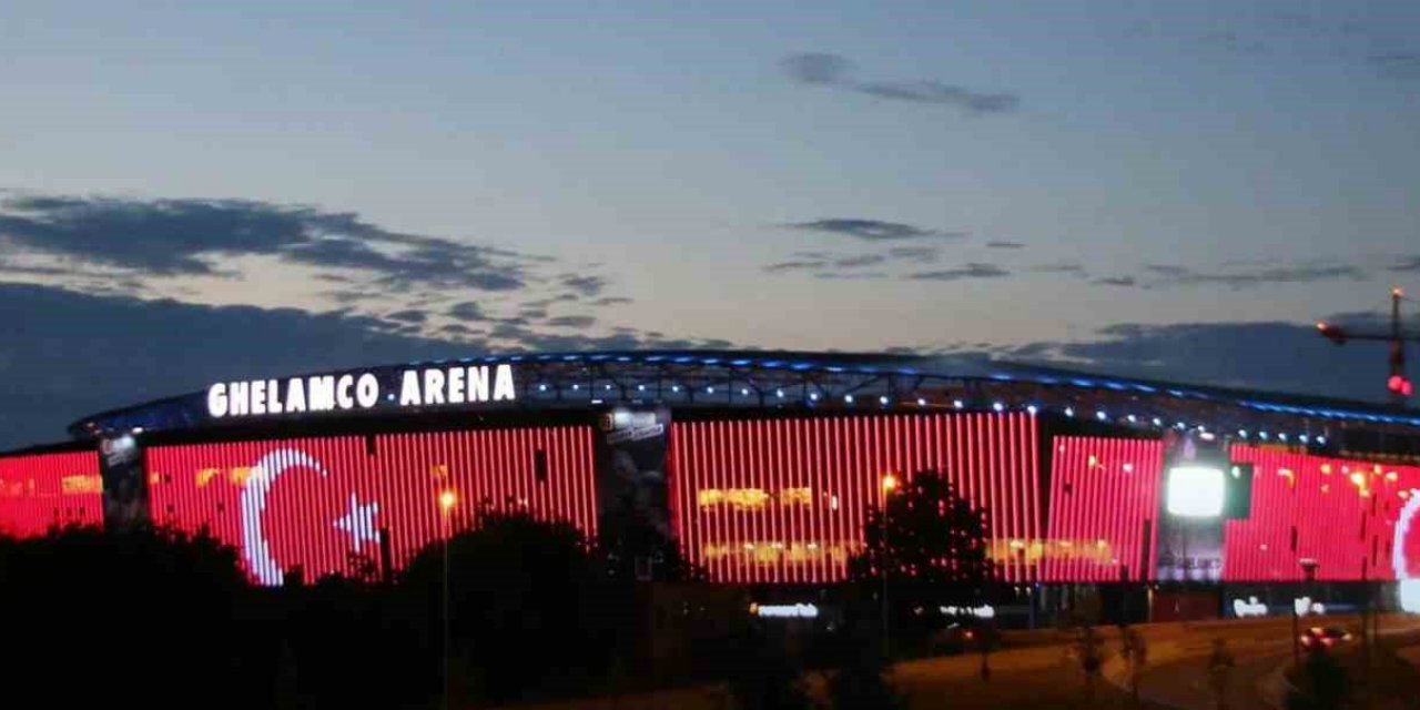 Ghelamco Arena, Türk bayrağı ile ışıklandırıldı