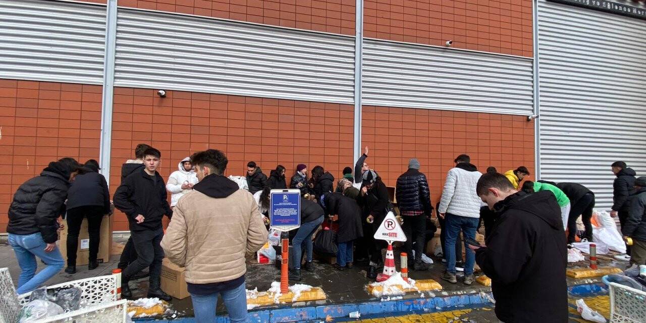 Deprem bölgesine gidecek tır yardım bekliyor