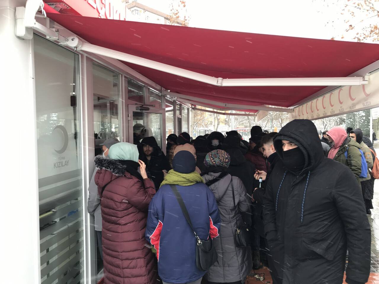 Kan bağışı devam ediyor