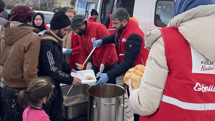 Kızılay deprem bölgesindeki 400 bin kişiye  yemek dağıttı