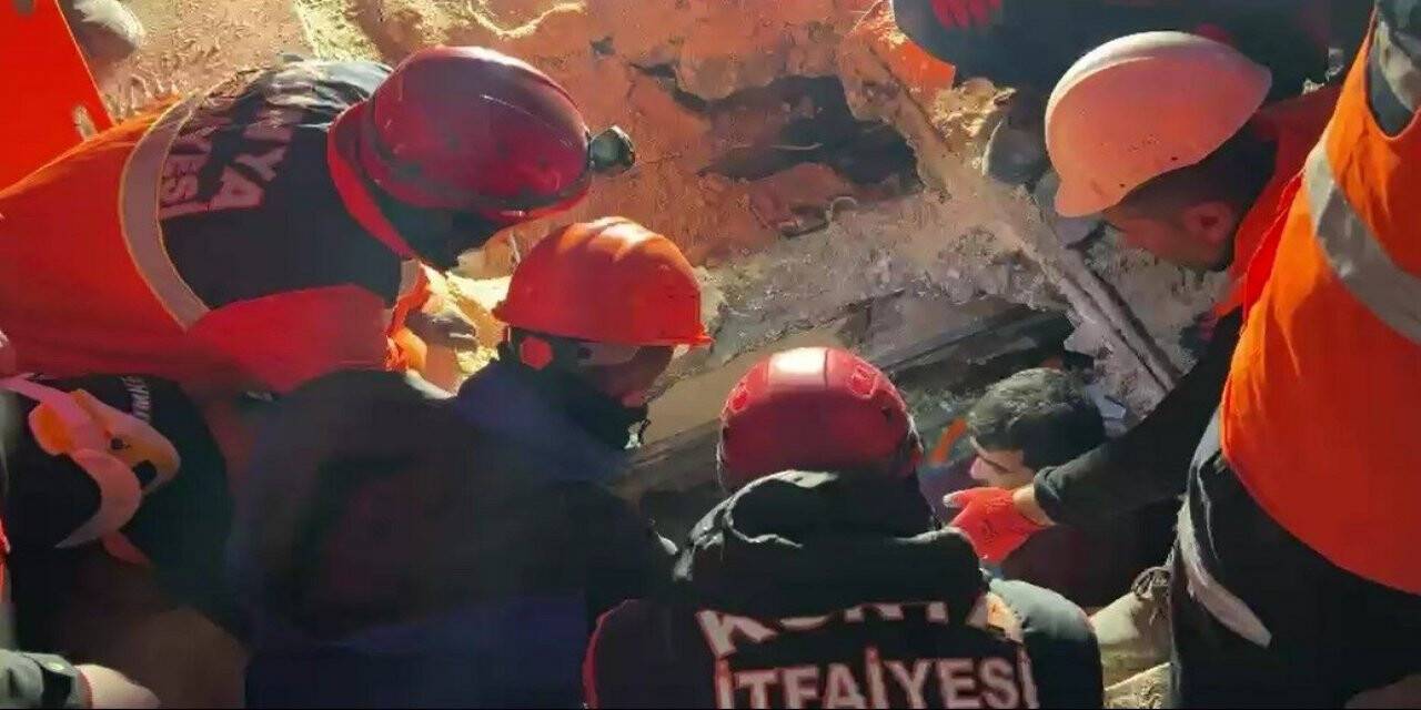 Depremden 61 saat sonra Konya ekibi kurtardı