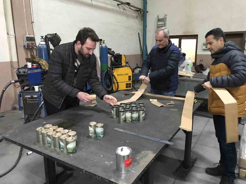 Konya'da doktor, mühendis ve işçiler 12 saat yanan kamp ocağı üretti