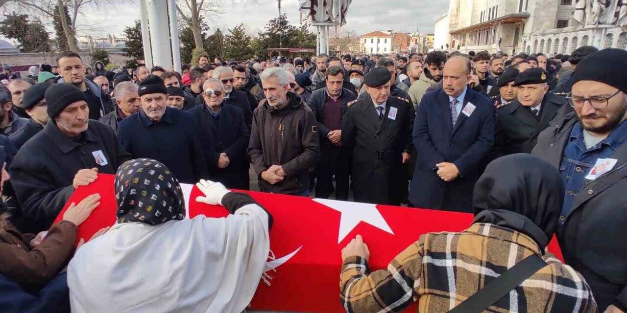 Depremde hayatını kaybeden uzman çavuş ve oğlu İstanbul’da defnedildi