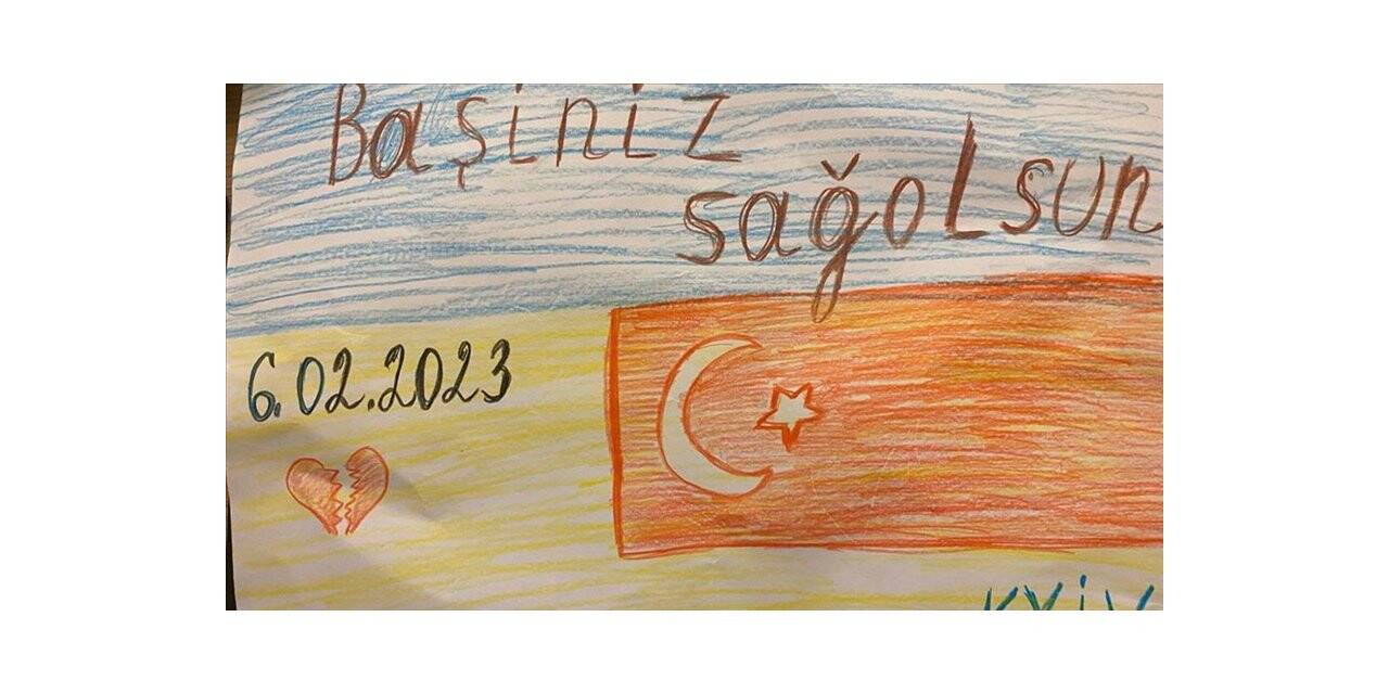 Ukraynalı çocuk, Büyükelçiliğe "başınız sağ olsun" notu bıraktı